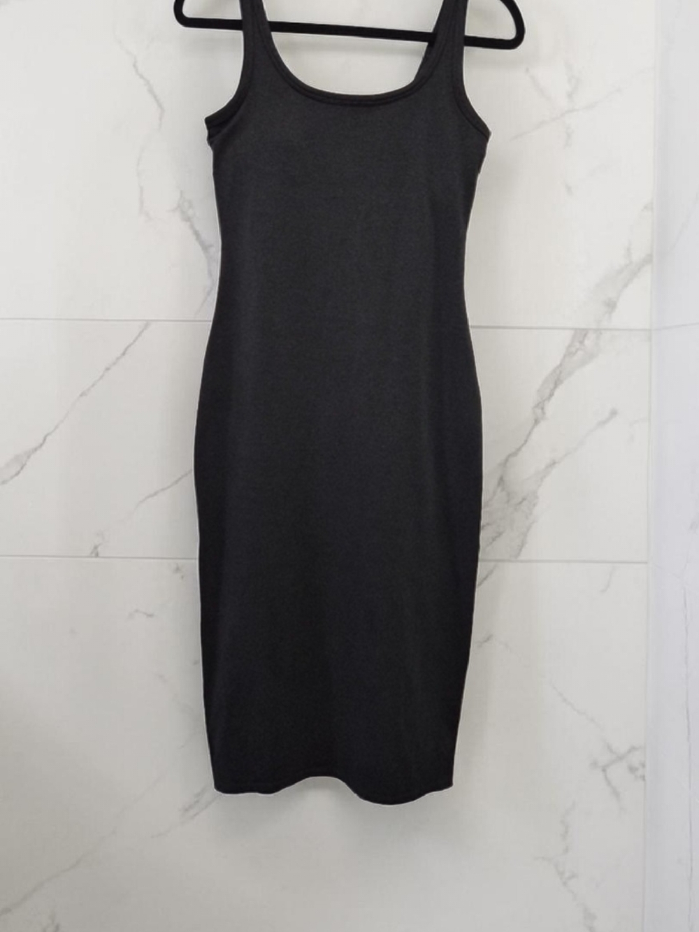 Like New Vuori Halo Classic Black Tank Midi Dress - Shelf Bra